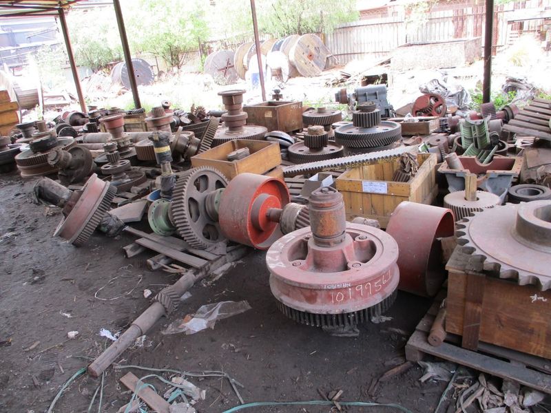 Redundant Assorted Gears and Pinions and Other Components. (Approx 7mt).