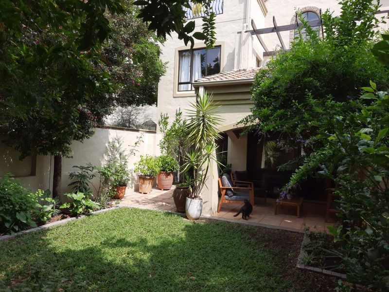 2 bed 1 bath Ground Level Townhouse in Douglasdale
