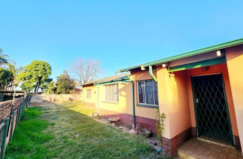 4 bedroom House with flatlet - Booysens