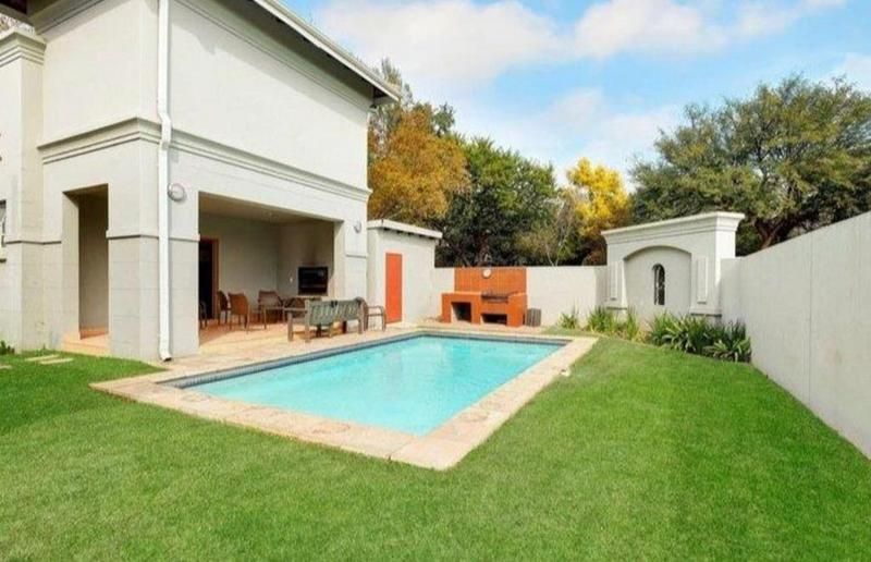 Middle floor unit for rent in Bryanston!