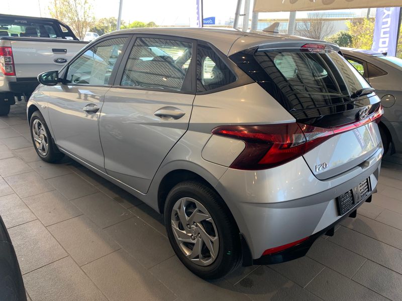 White Hyundai i20 MY21 1.2 Motion with 23000km available now!