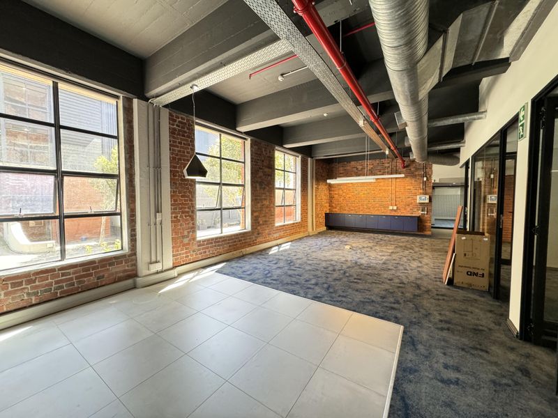 212m2 Office TO LET in Secure Building in Observatory, Cape Town