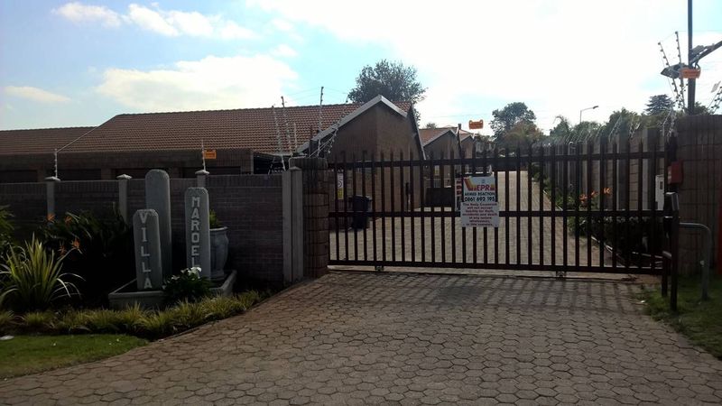 Two bedroom townhouse to rent in Krugersdorp North
