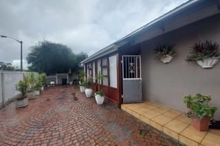 4 Bedroom House for Sale in Goodwood Park, Goodwood R2 550, 000