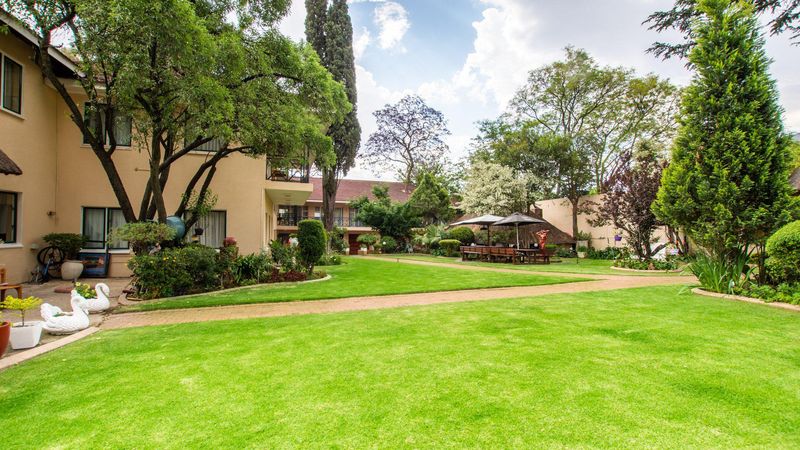 11 Bedroom Property for an extended family in proximity to Rosebank CBD.