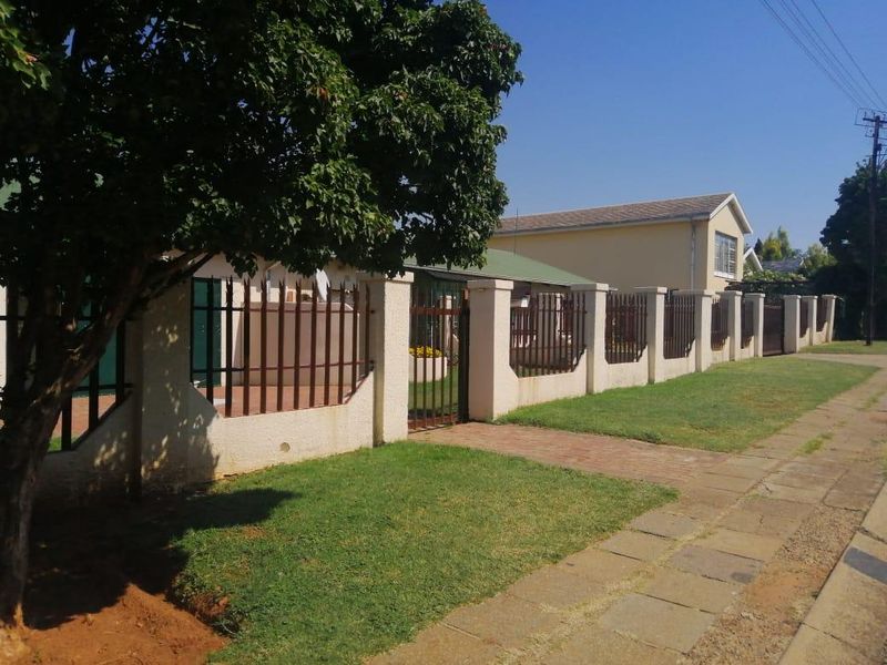 CALLING ALL INVESTORS! 1 House divided into 3 Flats FOR SALE IN FOCHVILLE