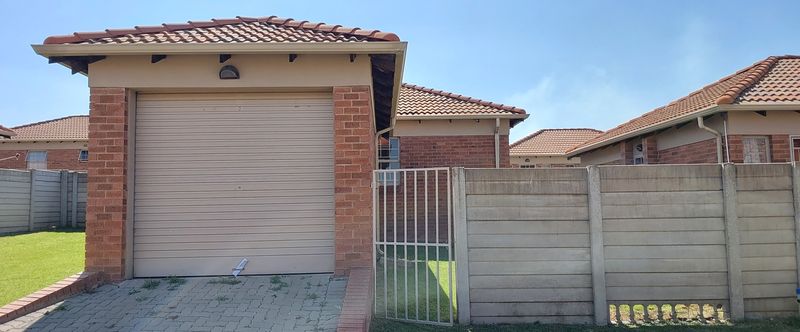 Property For Sale in Centurion, Thatch Hill Estate