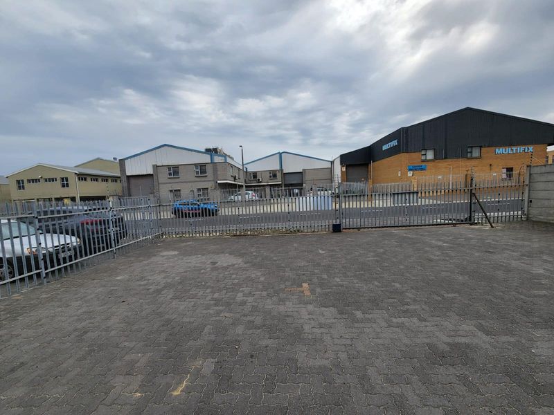 421SQM WAREHOUSE TO LET IN MONTAGUE GARDENS OFF KOEBERG ROAD IN MONTAGUE GARDENS