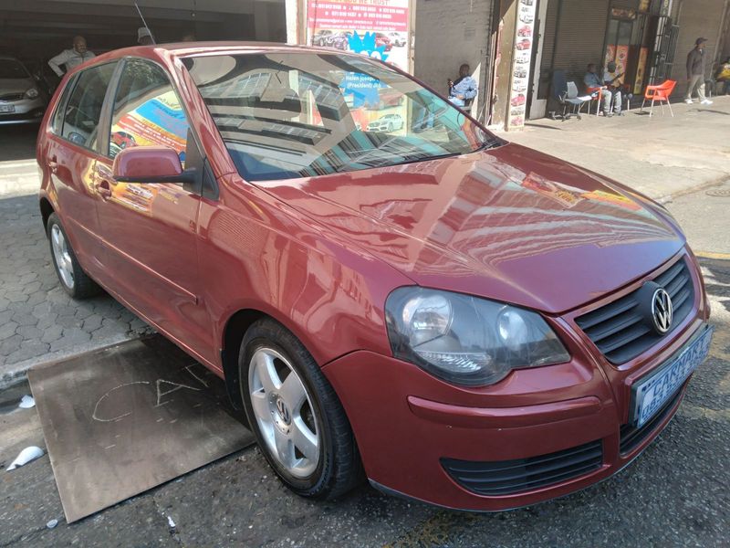 Red Volkswagen Polo 1.6 Comfortline with 92000km available now!