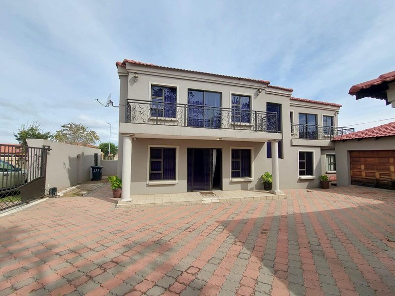 Exquisite 4 bedrooms Double Storey Mansion to call HOME
