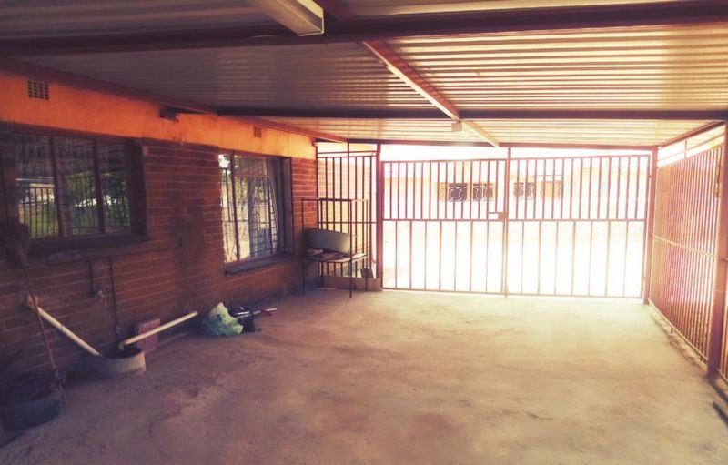 Manyelleti Temba House for sale for R500000