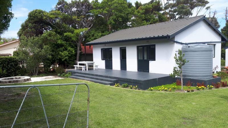 Kleinmond !!  Beautiful 2 Bedroom Holiday Home for a small family.