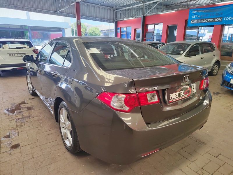 2011 Honda Accord 2.0 ELEGANCE SEDAN with 189747kms CALL BOITY 083 506 0587