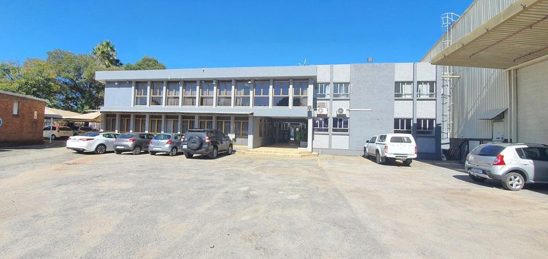 Ideal commercial /office space to rent in Cleveland Johannesburg at R25/sqm