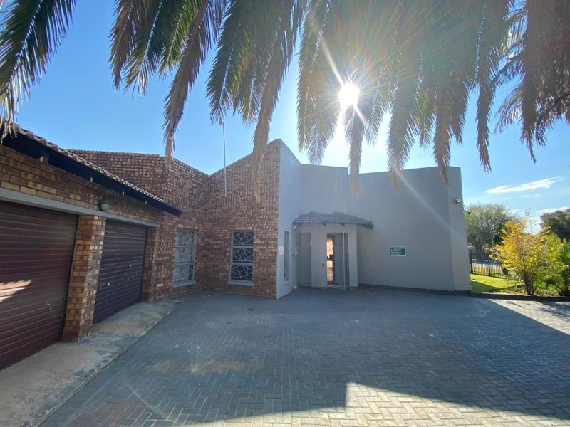 Three bedroom house for sale in Trichardt, situated on a corner stand.