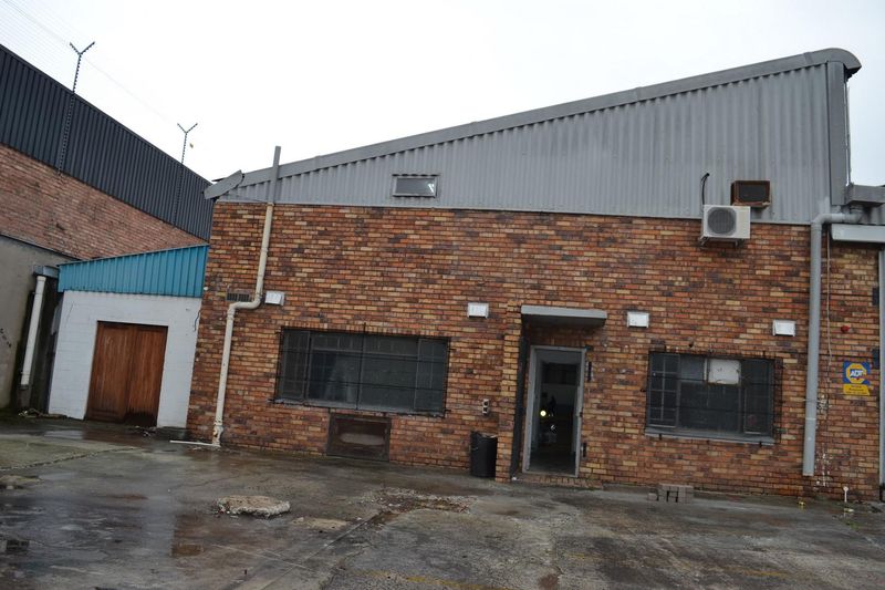 931SQM FACTORY UNIT TO LET WITH 250AMPS POWER