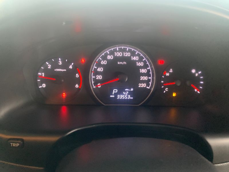 Hyundai H1 MY15 2.5 VGTi 9-Seater Bus AT, White with 34000km, for sale!