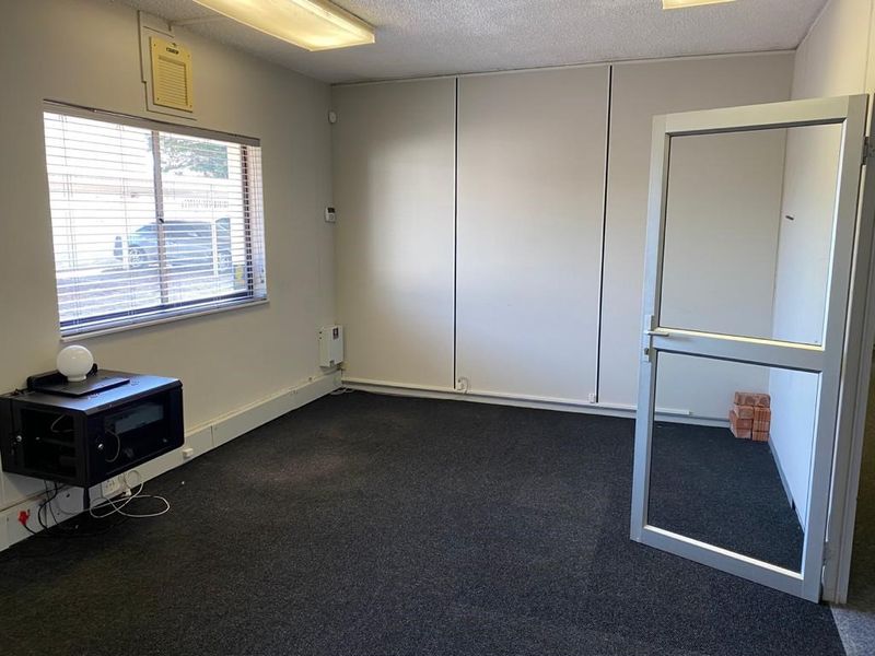 165m² Commercial To Let in Newton Park at R100.00 per m²