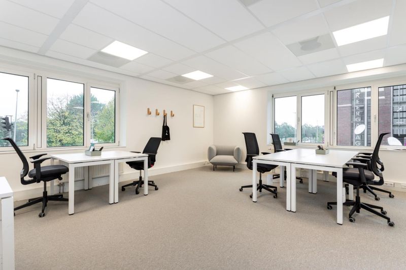 Book open plan office space for businesses of all sizes in Spaces Broadacres