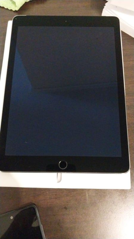 Ipad air2 wifi and cellular 64gb Preowned