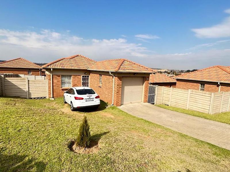 3 Bedroom House for Sale in Olievenhoutbosch