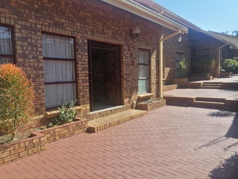 3 Bedroom House For Sale in Laudium Ext 3
