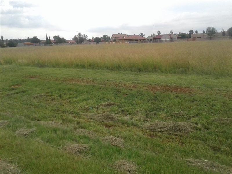 VACANT LAND/STAND 1000M2