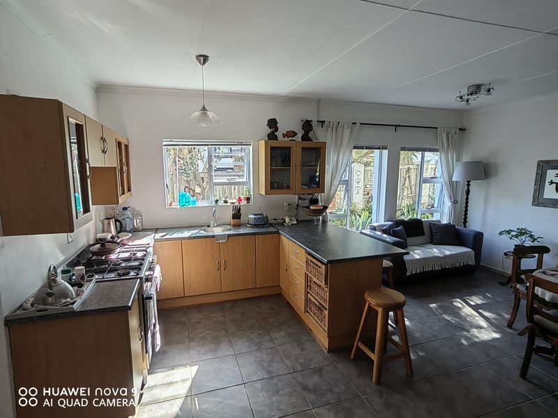 Nothing to be said, just walk in and enjoy this Canal  Home