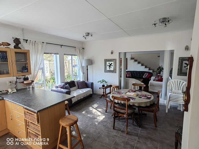 Nothing to be said, just walk in and enjoy this Canal  Home