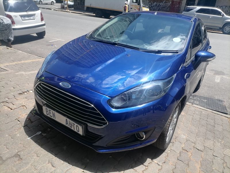 2015 Ford Fiesta 1.0 Ecoboost Trend, Blue with 46000km available now!