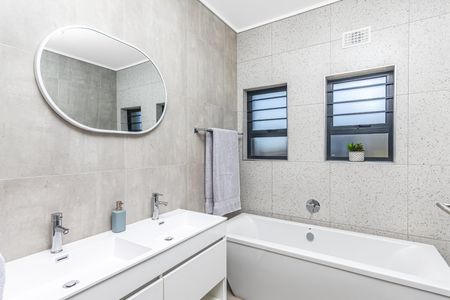 House in Sharonlea For Sale