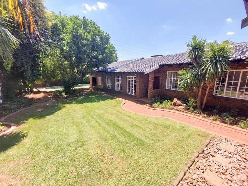 4 bedroom family home for sale in Clubview Centurion