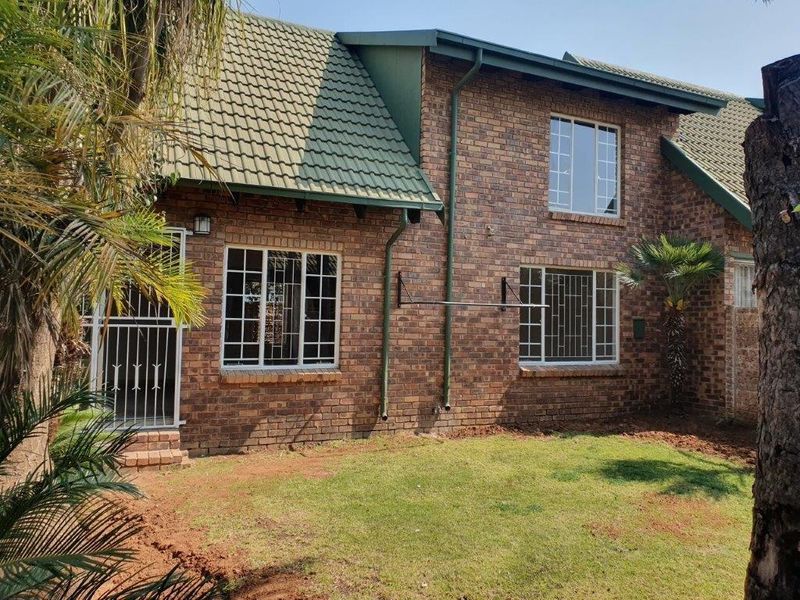 A tranquil, beautiful and well priced Townhouse for sale in Glen Marais