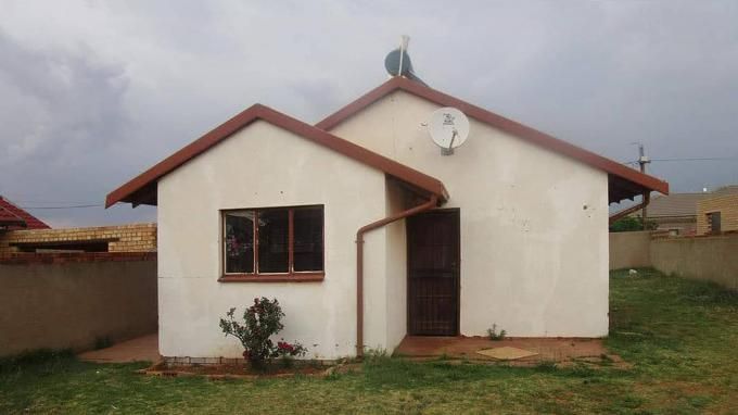 2 Bedroom with 1 Bathroom House For Sale in Lawley Gauteng