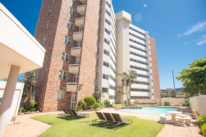 Immaculate 3 Bedroom Apartment With Sea Views!!