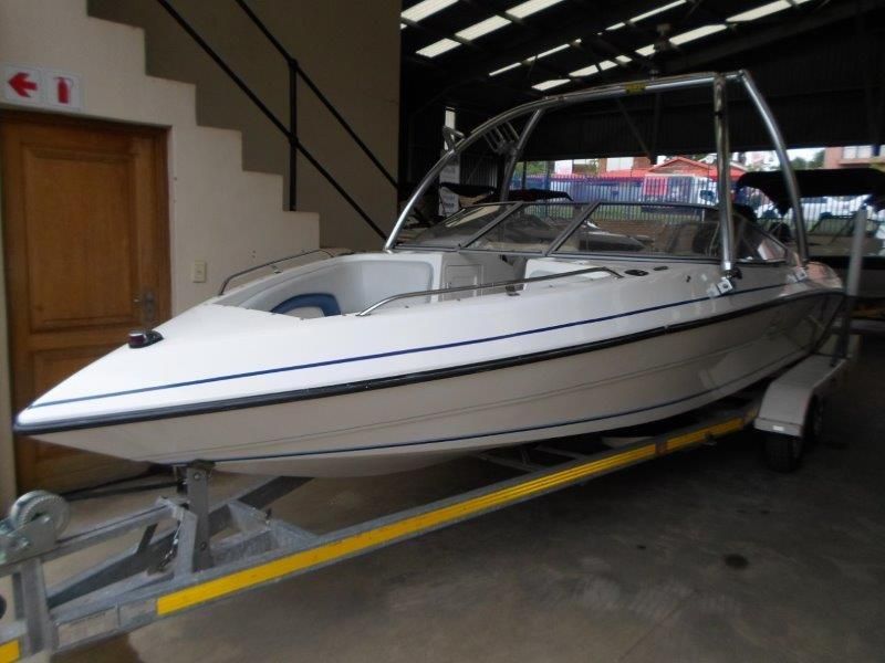 PANACHE 2150LX WITH 225HP EVINRUDE HP OUTBOARD MOTOR.
