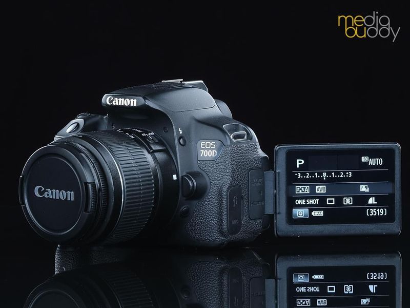 Canon EOS 700D with 18-55mm Lens Combo