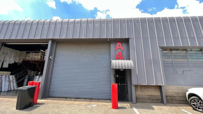 Warehouse to let in Selby