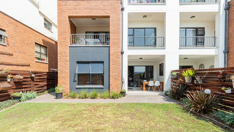 Spectacular Ground Floor 3 bed 2 bath Townhouse For Sale in Linbro Park