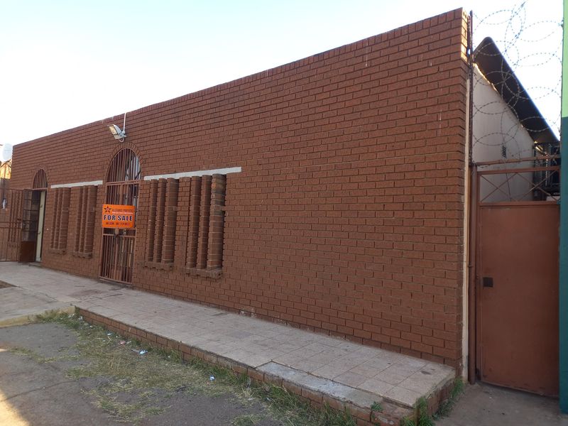 Commercial Building which give Investors Different Options in the Heart of Katlehong
