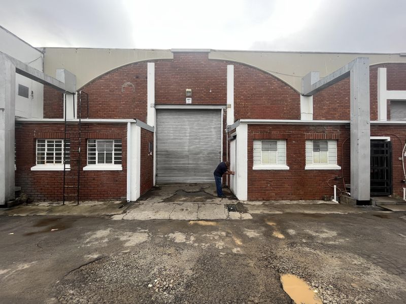 1144M2 WAREHOUSE TO LET IN BEACONVALE