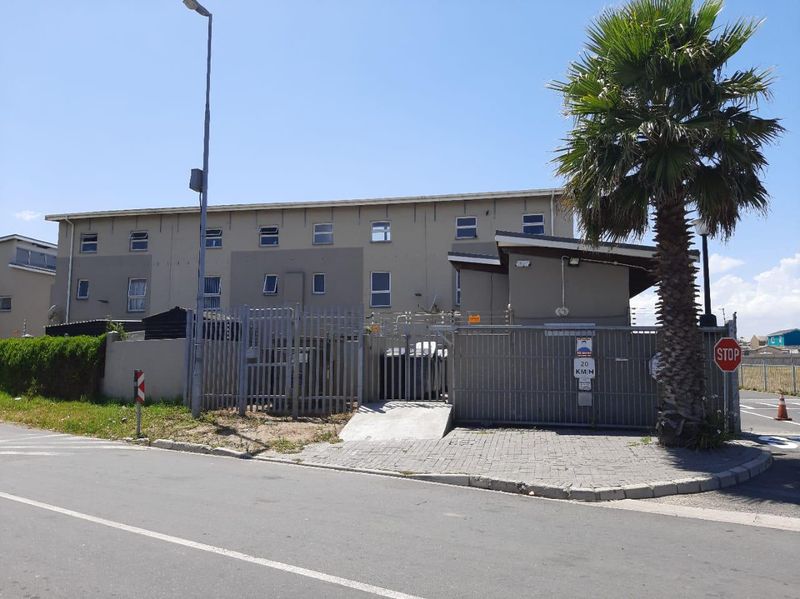 2 Bedroom Apartment / Flat for Sale in Maitland - Station Road, Maitland, Cape Town R1,250,000
