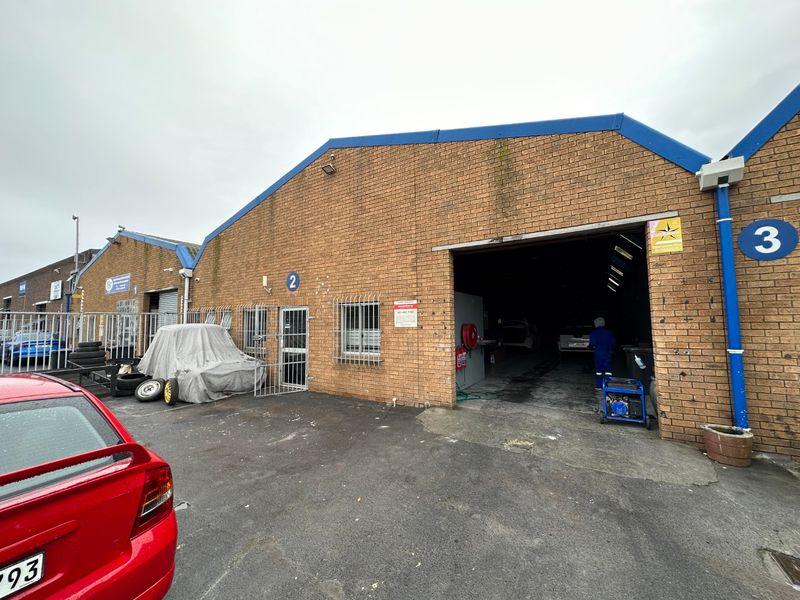 Industrial Warehouse with Secure Yard To Let in Montague Gardens