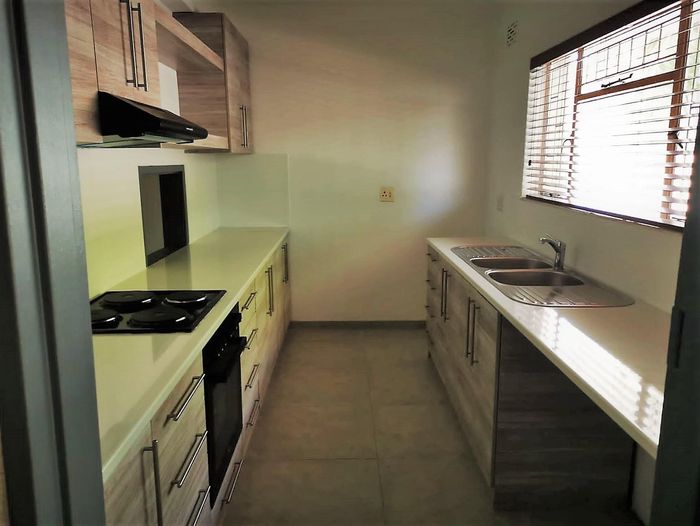 1 Bedroom apartment to rent in Somerset West Ground floor flat with 2 parking bays Somerset West Gumtree South Africa