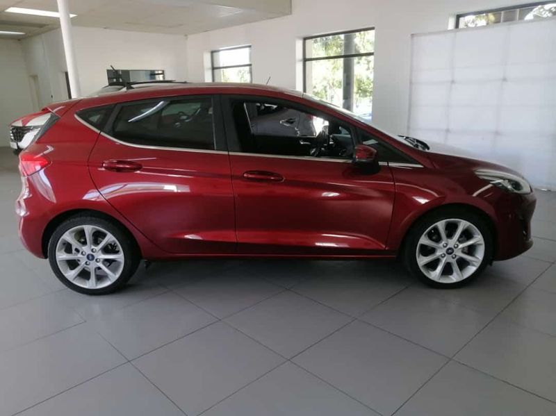 2018 Ford Fiesta 1.0 EcoBoost Titanium, Burgundy with 82300km available now!