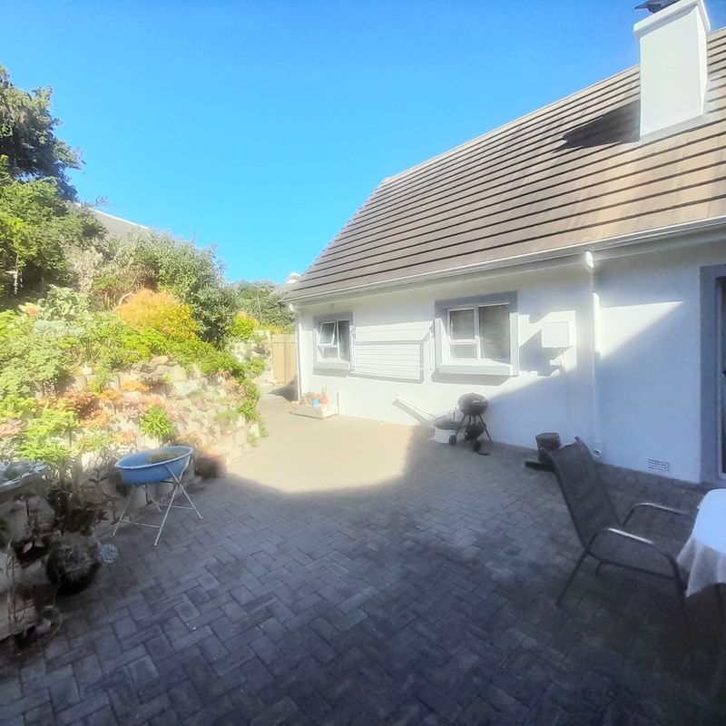 Nothing to be said, just walk in and enjoy this Canal  Home