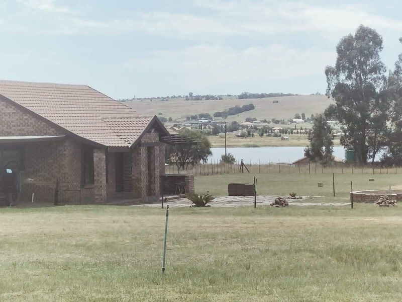 1 HA PLOT WITH MODERN 2 BEDROOM HOUSE IN NAAUWPOORT, WITBANK AREA