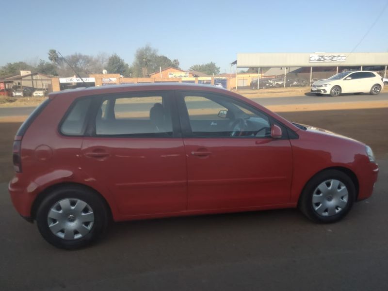 2004 Volkswagen Polo 1.6 Trendline, Red with 120000km available now!