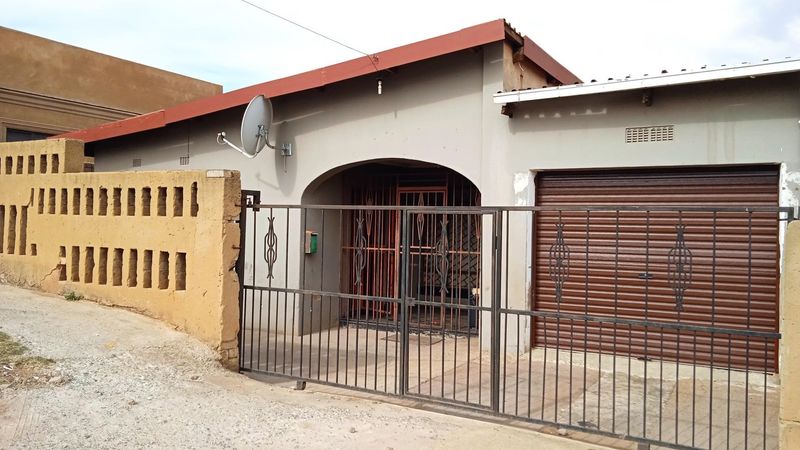 A Perfect Family House Selling for R 700 000