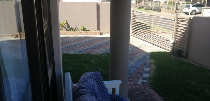 Excellent spacious 4 bed bungalow at Sterkspruit security estate for rental